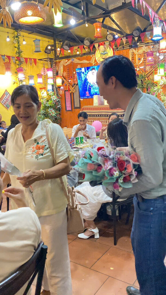 Đặt Bàn Sân Vườn Tây Bắc Quán